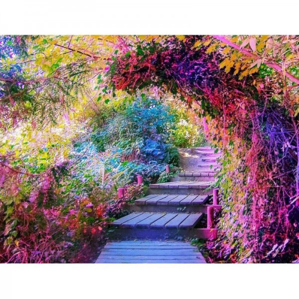 Treppe zwischen Herbstbäumen