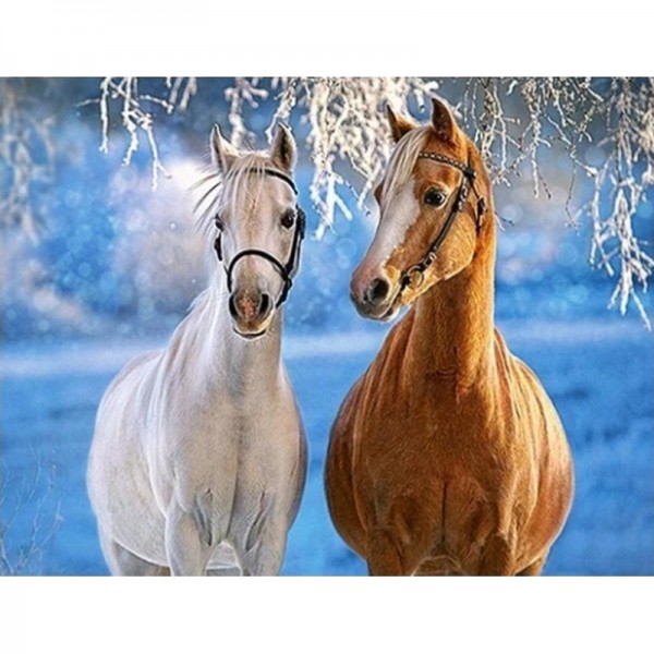 Pferde in verschneiter Landschaft