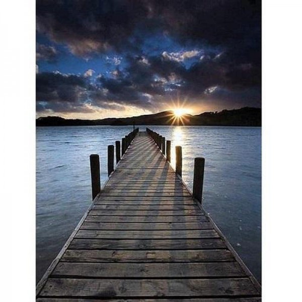Steg mit Sonnenuntergang